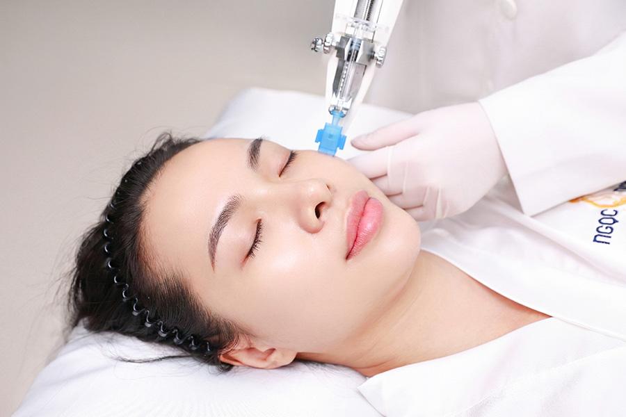 Nên cân nhắc sử dụng các công nghệ cao khi lỗ chân lông giãn to quá mức
