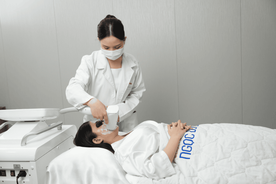 Trị thâm mụn với Laser siêu vi điểm